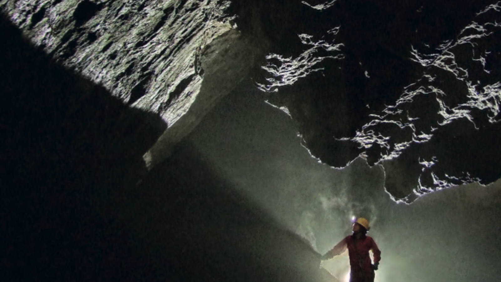 Couverture d'un numéro de la revue Eco Karst